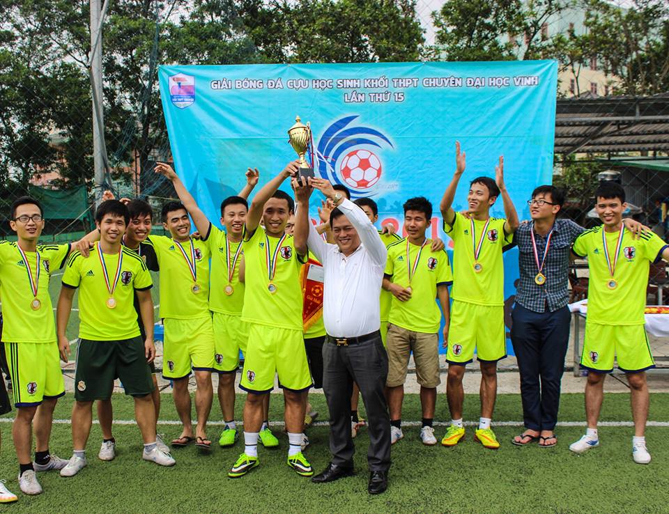 Vinapros giành chức vô địch giải bóng đá Cựu học sinh trường THPT chuyên Đại học Vinh KCCUP 